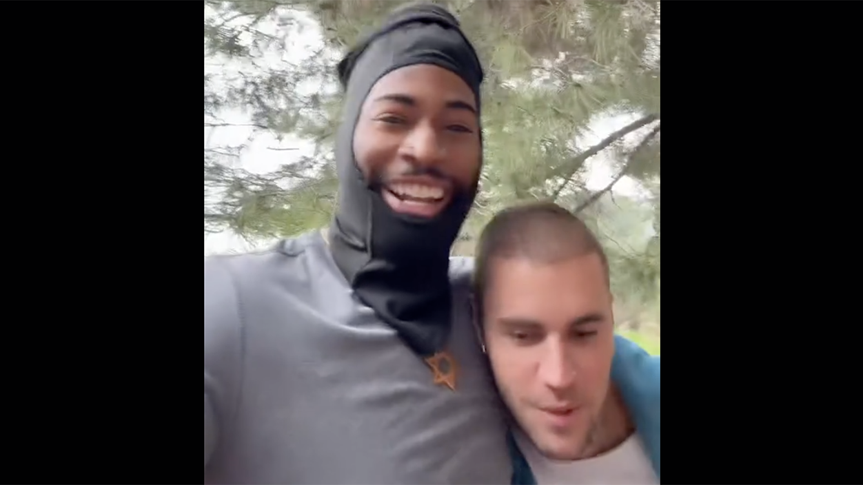 Justin Bieber Helped A Guy Whose Car Broke Down