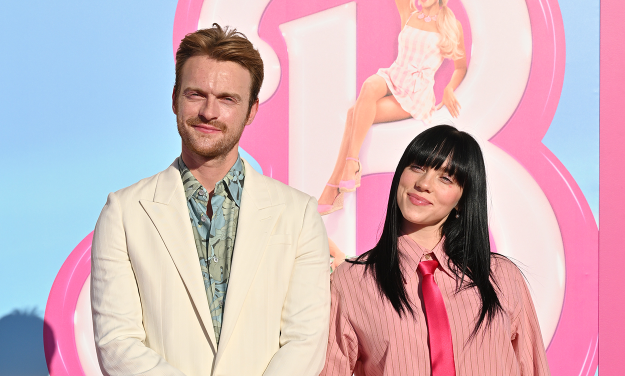 Billie Eilish To Fans Dont Throw Things On Stage