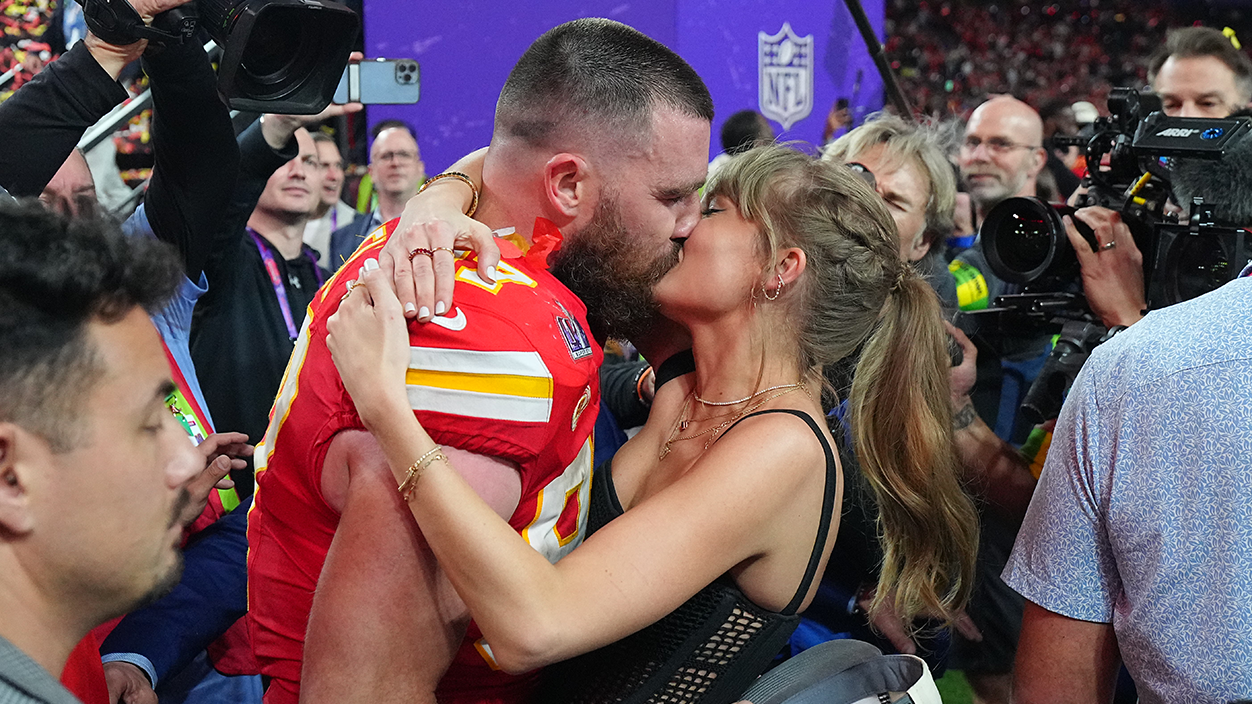 The NFL & Hallmark Are Making A Holiday Romance Thanks To Taylor Swift & Travis Kelce